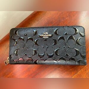 Coach Long Zip Around Wallet in Black Signature Leather- Excellent Condition